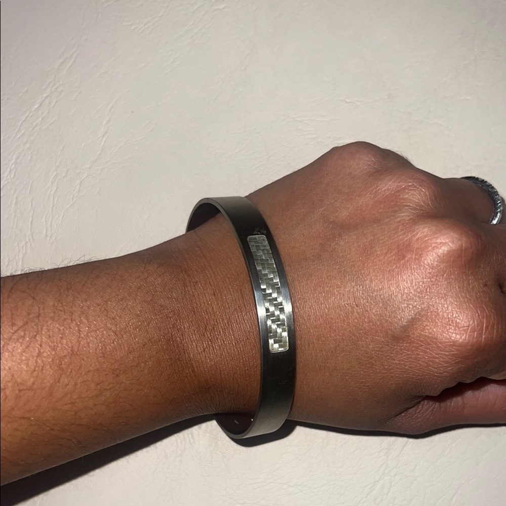 Silver Jewelry Accessory Sleek Design